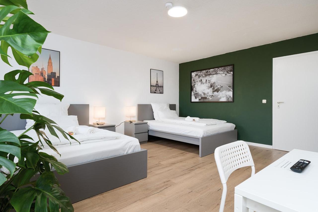 Einfach Aber Sehr Komfortabel - Wohnung Fuer 6 Personen - 2Xwc - Grupen, Messe, Monteure, Studenten - Voll Ausgestattet - 6 Betten 140X200Cm Hochwertig, 3 Smart-Tv 55 Zoll Netflix, 1000 Mbit Wlan, Voll Ausgestattete Kueche Duisburg Exterior photo