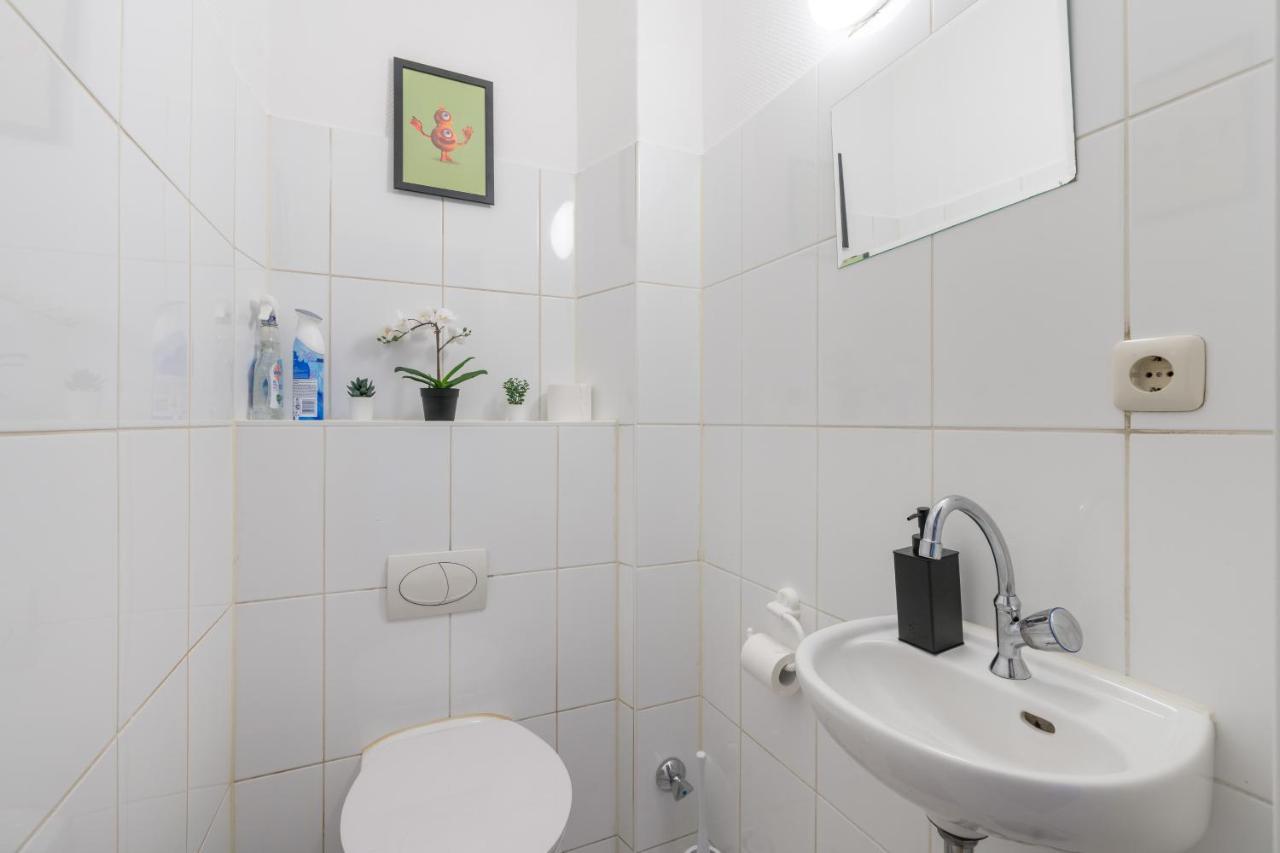 Einfach Aber Sehr Komfortabel - Wohnung Fuer 6 Personen - 2Xwc - Grupen, Messe, Monteure, Studenten - Voll Ausgestattet - 6 Betten 140X200Cm Hochwertig, 3 Smart-Tv 55 Zoll Netflix, 1000 Mbit Wlan, Voll Ausgestattete Kueche Duisburg Exterior photo