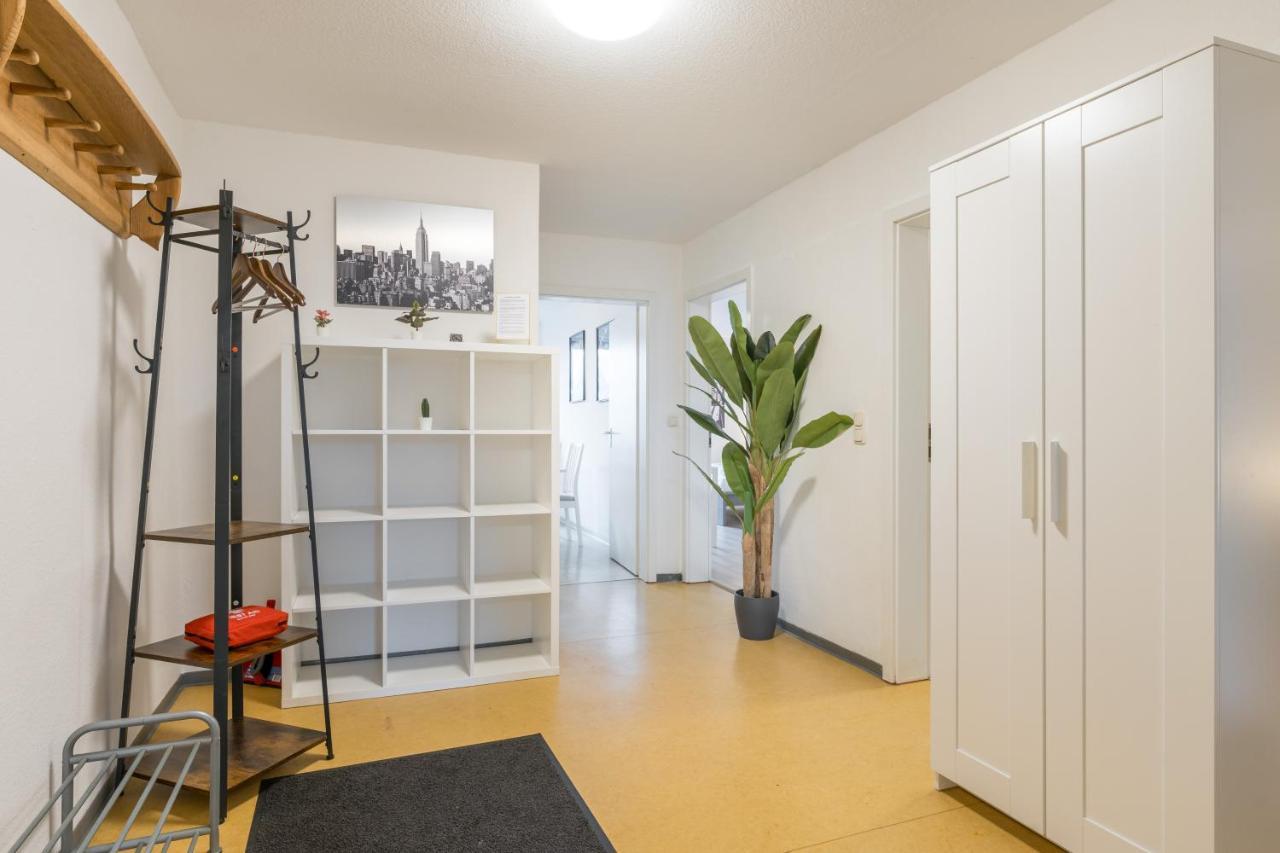 Einfach Aber Sehr Komfortabel - Wohnung Fuer 6 Personen - 2Xwc - Grupen, Messe, Monteure, Studenten - Voll Ausgestattet - 6 Betten 140X200Cm Hochwertig, 3 Smart-Tv 55 Zoll Netflix, 1000 Mbit Wlan, Voll Ausgestattete Kueche Duisburg Exterior photo