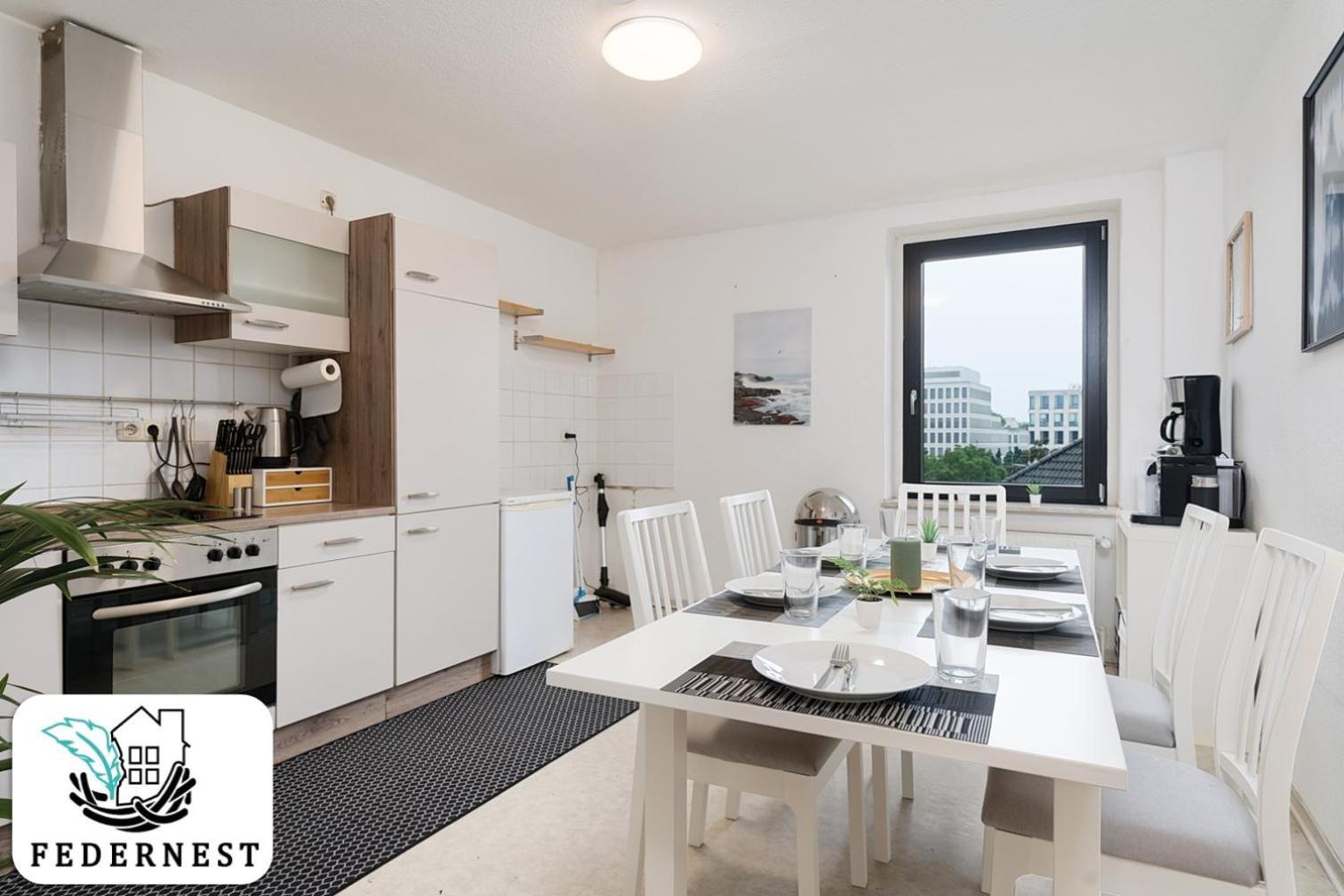 Einfach Aber Sehr Komfortabel - Wohnung Fuer 6 Personen - 2Xwc - Grupen, Messe, Monteure, Studenten - Voll Ausgestattet - 6 Betten 140X200Cm Hochwertig, 3 Smart-Tv 55 Zoll Netflix, 1000 Mbit Wlan, Voll Ausgestattete Kueche Duisburg Exterior photo